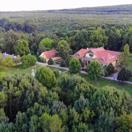 Nagy-Magyarorszag Park Bed and Breakfast Isztimér Εξωτερικό φωτογραφία